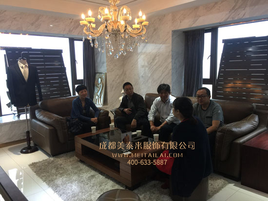 成都麻豆国产AV超爽剧情系列服装厂